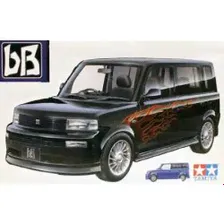 Склеиваемая пластиковая модель автомобиля Toyota bB 1:24