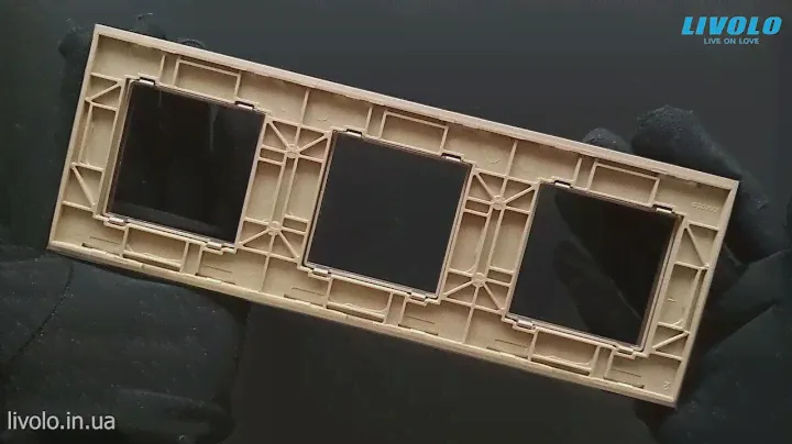 Розпакування та огляд. Рамка розетки 3 місця золото скло Livolo (C7-SR/SR/SR-13)