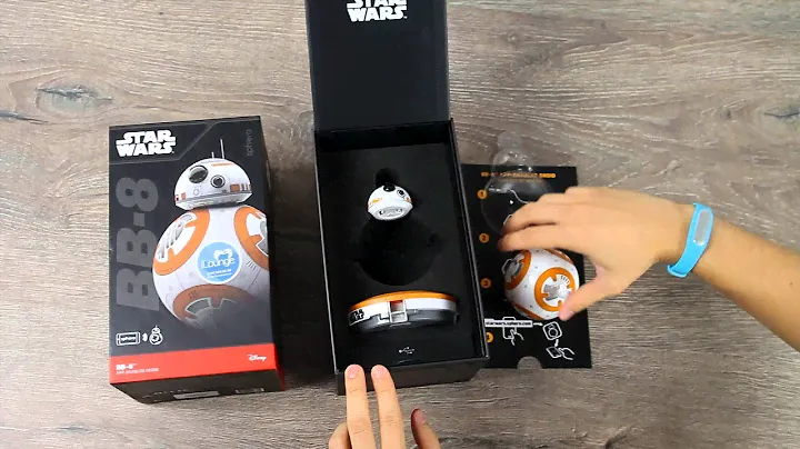 Процесс распаковки дроида-астромеханика Sphero BB-8