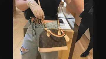 Louis Vuitton Alma BB M53152 Handbag Process details display